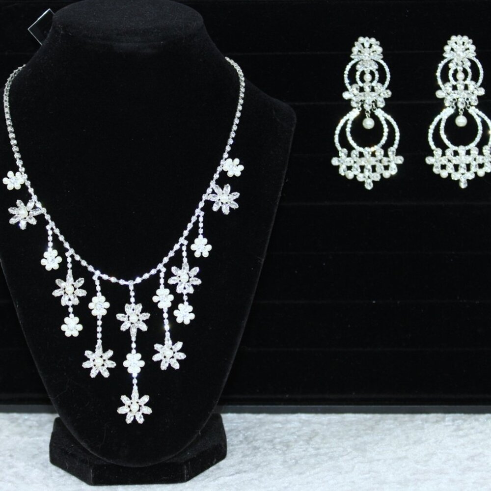 Cézanne Silver-Tone Rhinestone Floral Necklace & Chandelier Earring Set NWT - Picture 3 of 6